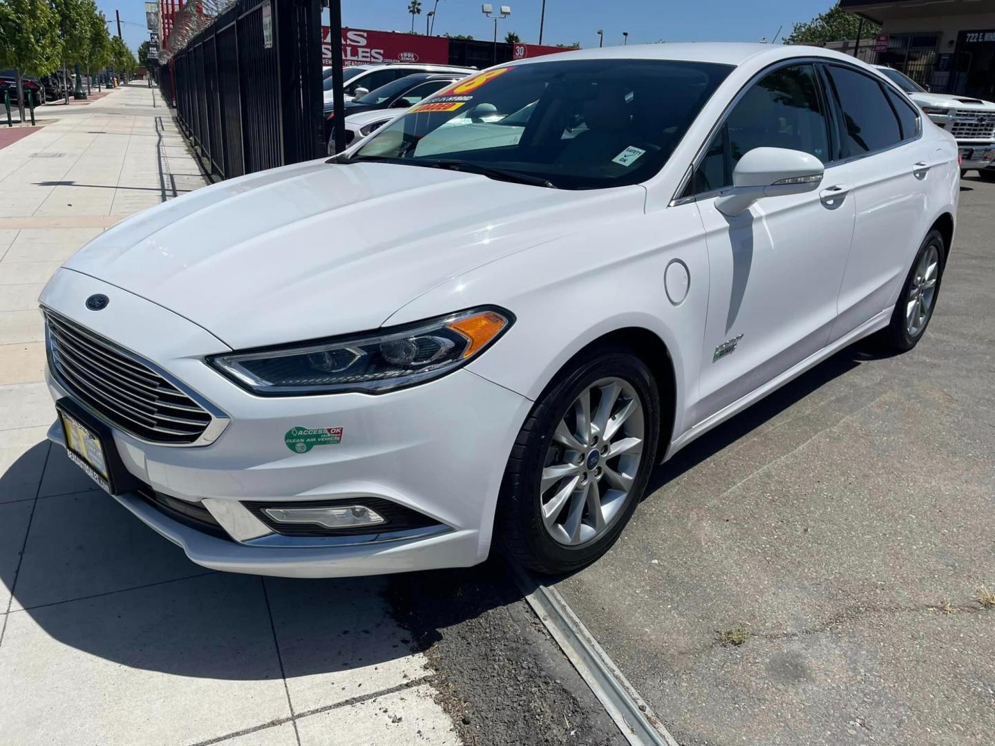 2018 WHITE /BLACK Ford Fusion Energi Titanium (3FA6P0SU6JR) with an 2.0L L4 DOHC 16V HYBRID engine, CVT transmission, located at 744 E Miner Ave, Stockton, CA, 95202, (209) 944-5770, 37.956863, -121.282082 - Photo#3